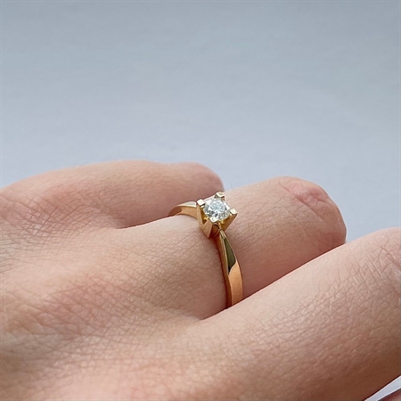 Kleopatra ring i guld med 0,25ct brillant